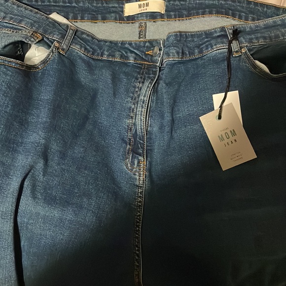 ASOS Ripped Mom Jeans - Picture 5 of 5